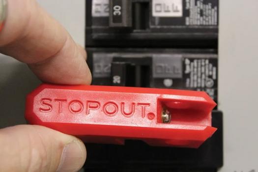 STOPOUT Low-Profile Circuit Breaker Lockout