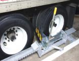 Manual Wheel Restraint Secures Variety of Trailer Configurations