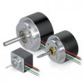Flat motors with integrated electronics