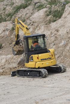 Hydraulic Excavators Work in Tight Spaces